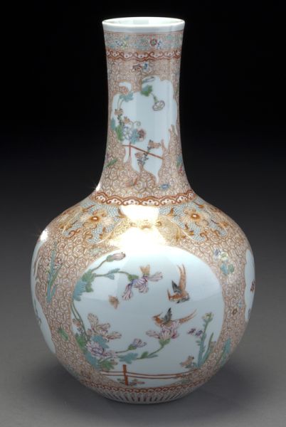 Chinese Republic porcelain vasedepicting 17441c