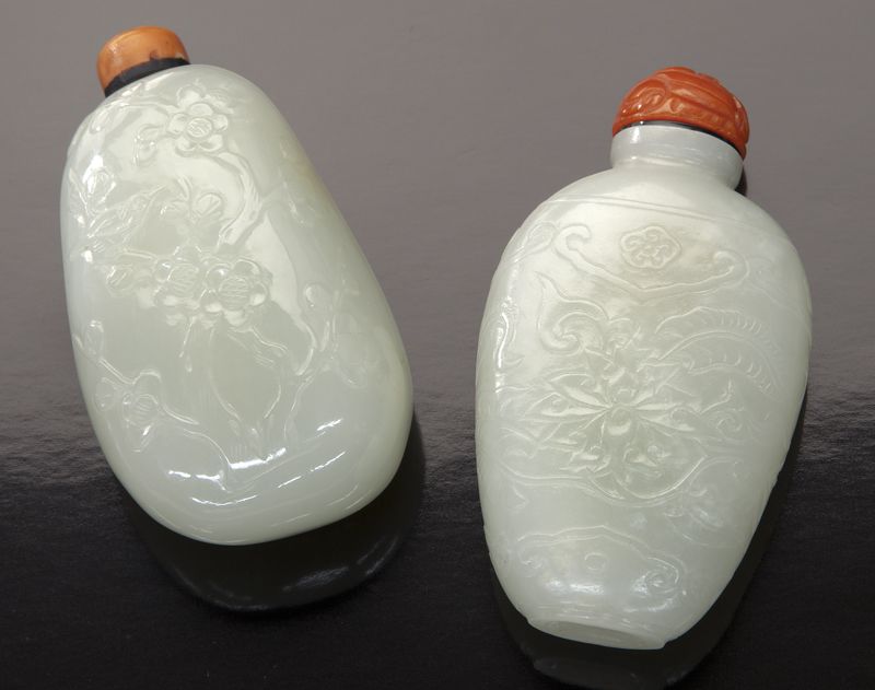 (2) Chinese Qing carved white jade