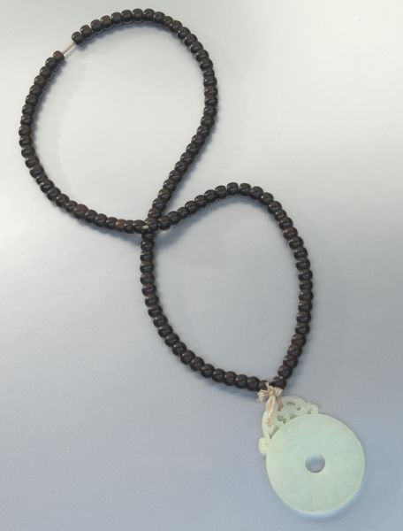 Chinese zitan necklace with a white 174438