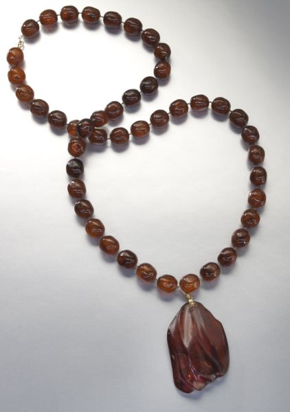 Chinese Qing carved amber necklace.17''H