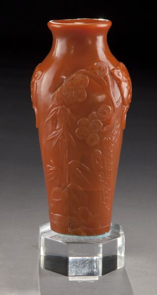 Chinese Qing carved agate vasedepicting 174506