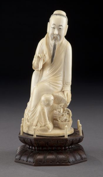 Chinese Qing carved ivory figure 174508