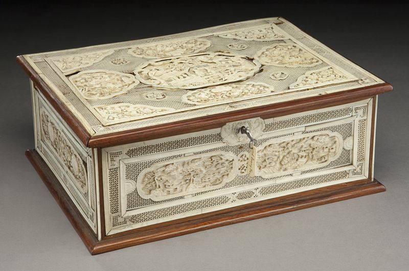 Chinese Qing Canton export ivory inlaid