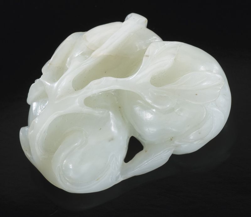 Chinese Qing carved jade toggledepicting