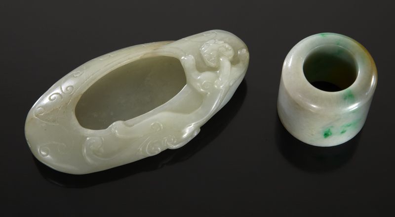  2 Chinese Qing jade carvings 1745b6