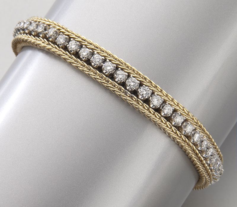 Platinum 14K gold and diamond braceletfeaturing 1745d7