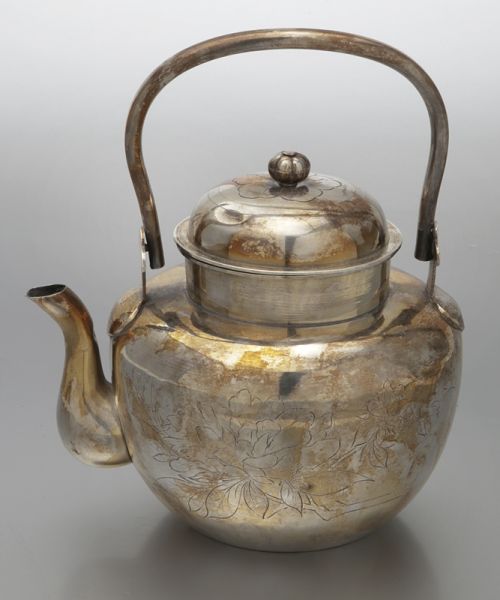 Chinese export silver teapotdepicting 174649