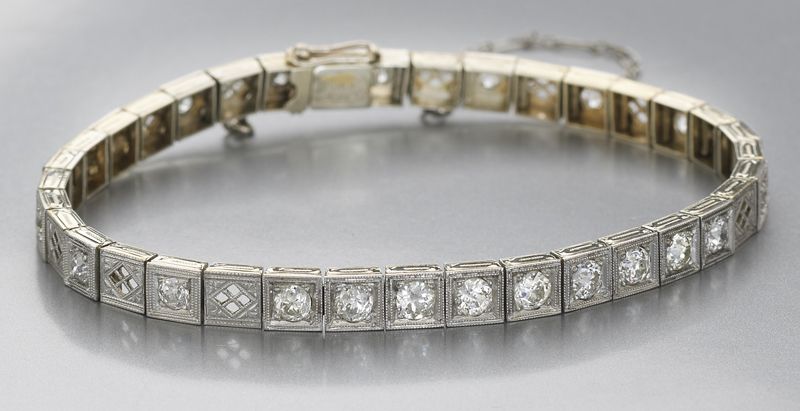 18K gold platinum and diamond braceletmounted 1746ad