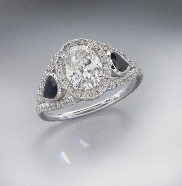 18K gold diamond and sapphire ringfeaturing