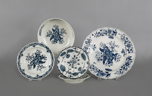 Five pieces of Worcester blue and 174b62