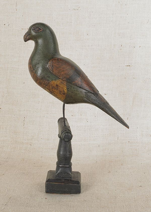 Carved and painted pine parrot 1750d4