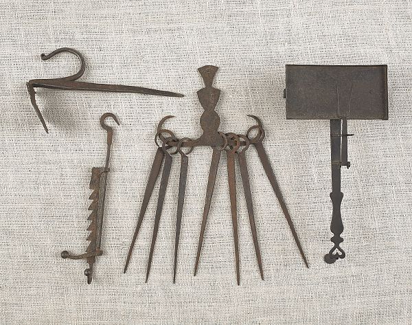 Collection of wrought iron to include 1751d8