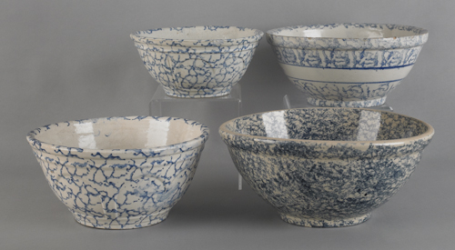 Four blue spongeware mixing bowls 17556f