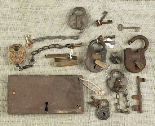 Collection of iron and brass padlocks 1755b5