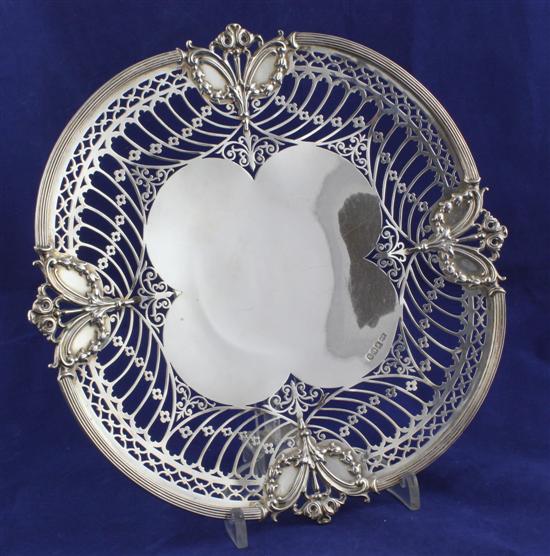A George V pierced silver cake 17327d