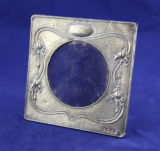 An Edwardian Art Nouveau repousse 1732aa