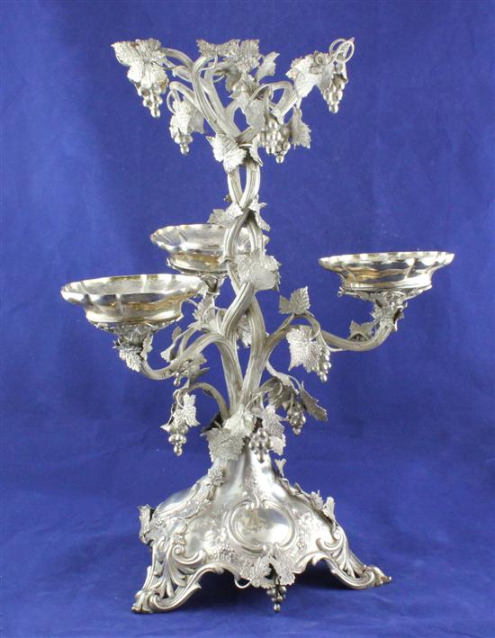 An ornate Victorian silver centrepiece 1732e5