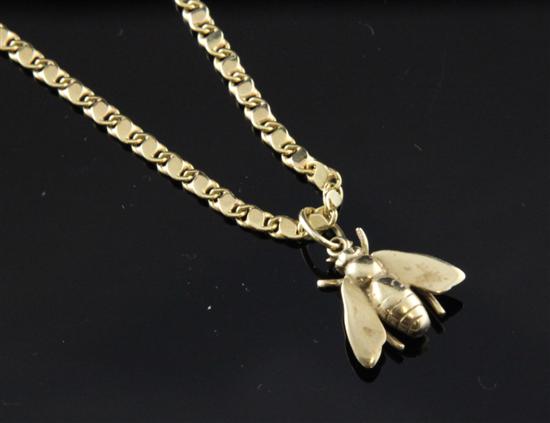 A modern 9ct gold bee pendant on 173339