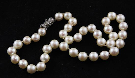 A single strand cultured pearl 173354