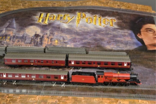 (7) HARRY POTTER ELECTRIC TRAIN SETMade