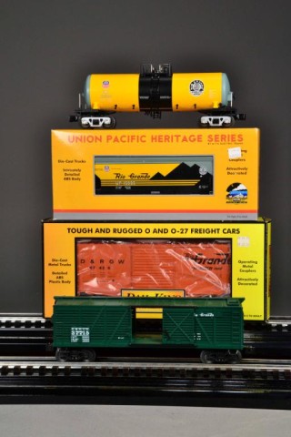  4 VARIOUS BOXCARSIncluding Lionel 17362a