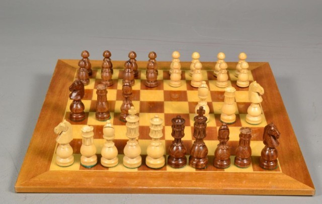 HAND CARVED WOODEN CHESS SETHand 17366c