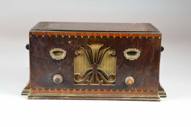 1933 ZENITH TABLE TOP RADIO1933 1736b8