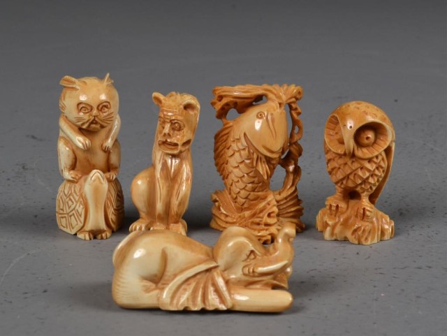  5 Japanese Carved Ivory NetsukeFinely 1736dd