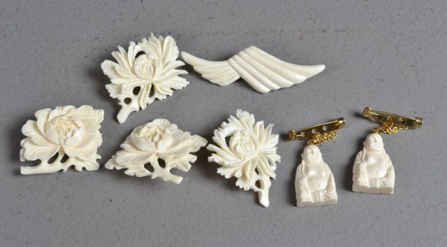  7 Chinese Carved Ivory PendantsFinely 17376f