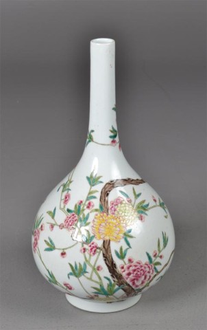 Chinese Famille Rose Long-Neck Porcelain