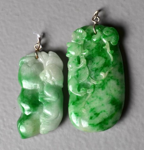  2 Chinese Carved Jadeite PendantsDepicting 1737d2