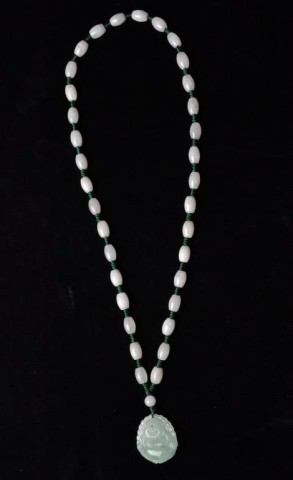 Chinese Carved Jadeite NecklaceDepicting 1737d4