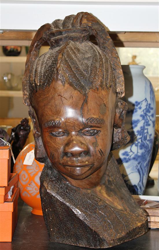 An African carved hardwood bust 173820