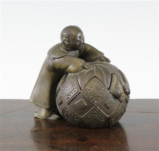 A Japanese bronze figural box 19th 173906