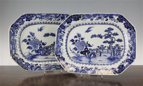 A pair of Chinese blue and white 173912