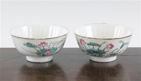 A pair of Chinese famille rose 173939
