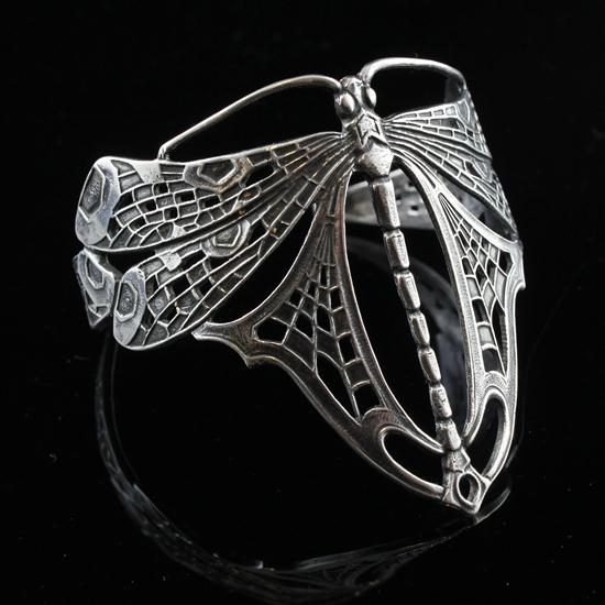 A silver dragonfly bracelet Estimate 173a98