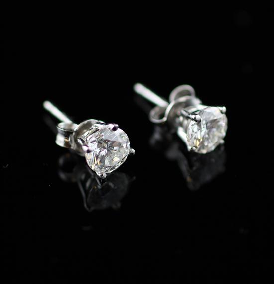 A pair of 18ct white gold solitaire 173ab9