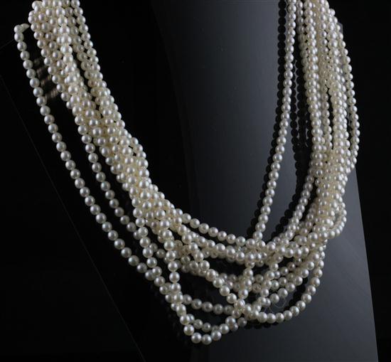 A ten strand cultured pearl necklace 173abb