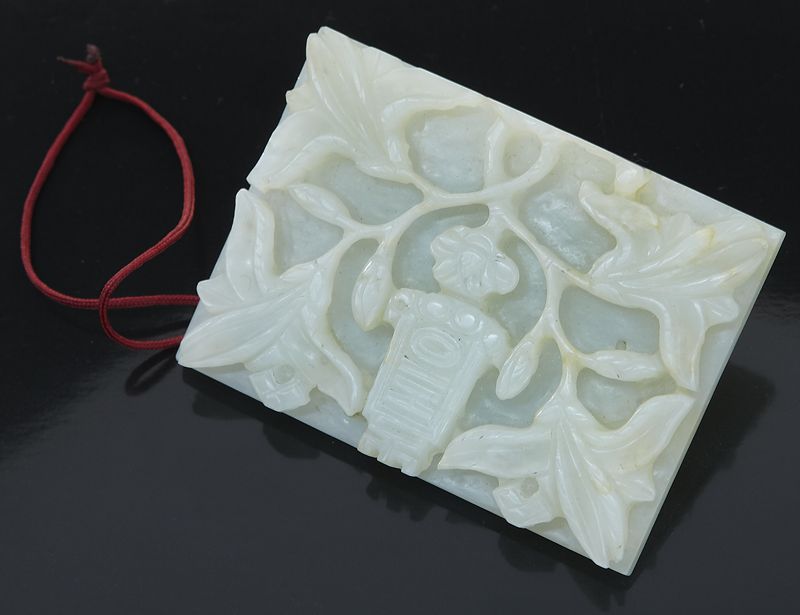 Chinese Ming carved jade belt buckledepicting