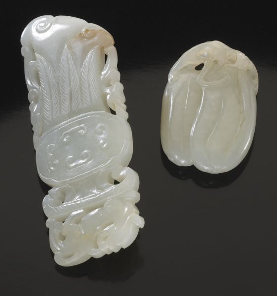  2 Chinese Qing carved jade pendants 173b93