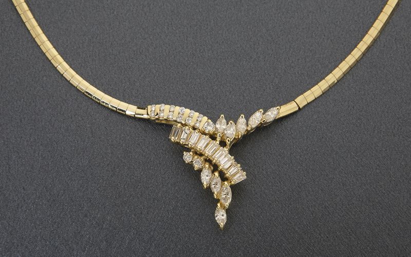 Italian 14K gold and diamond necklacefeaturing