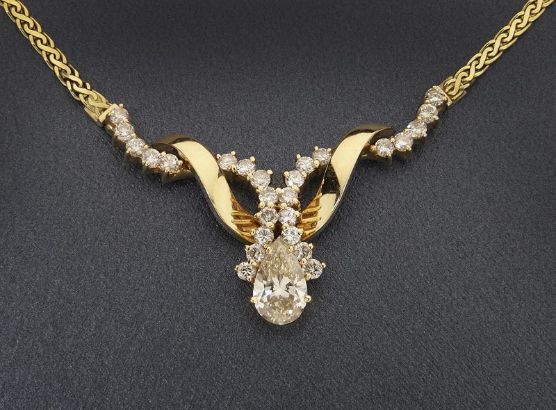 14K gold and diamond necklacefeaturing 173d8b