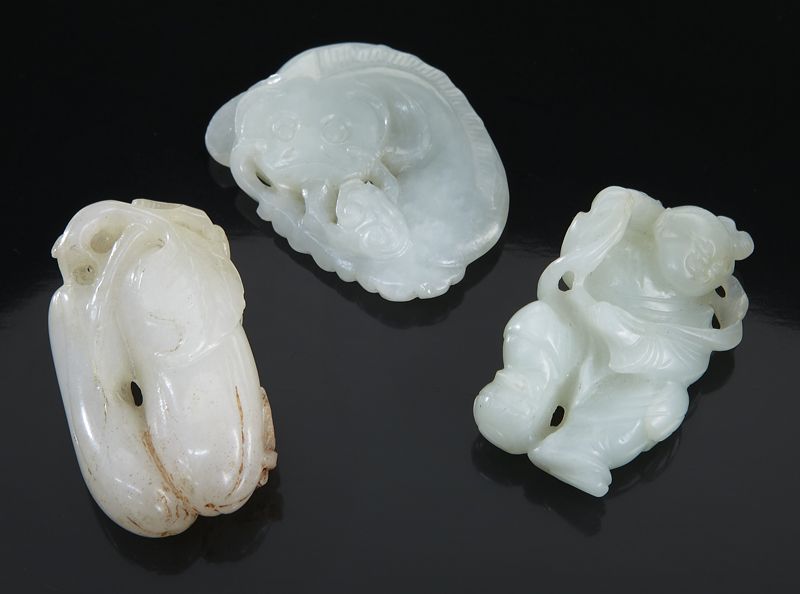  3 Chinese Qing carved jade toggles 173dc2