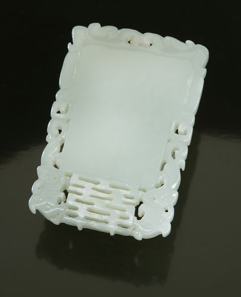 Chinese Qing carved jade pendantdepicting