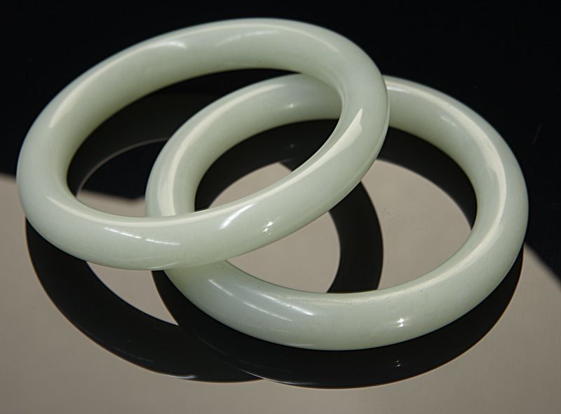 Pr. Chinese Qing white jade bracelets.3.125''Dia.