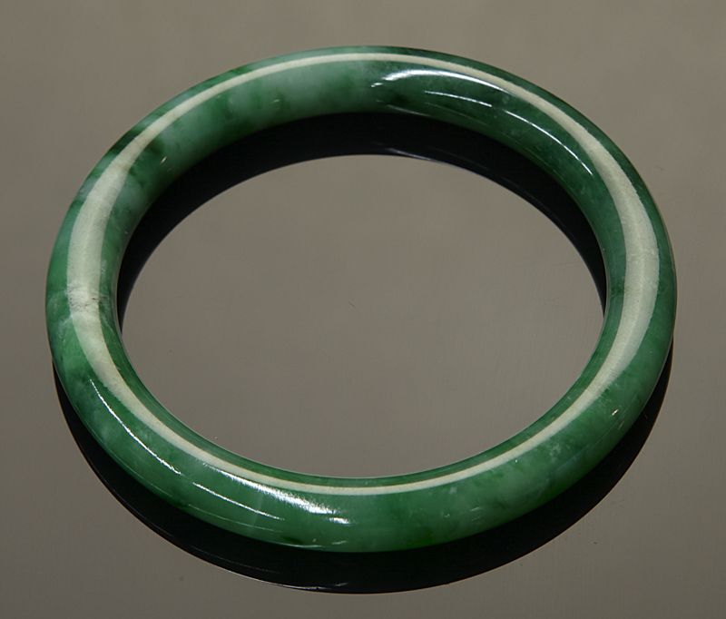 Chinese Qing jadeite bracelet with 173e0b