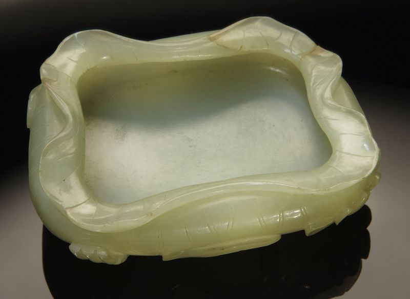 Chinese Qing carved jade lotus 173e72