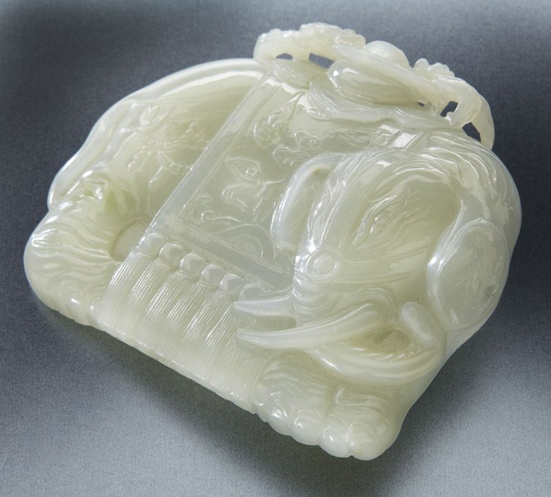 Chinese Qing carved jade belt buckle 173e7d