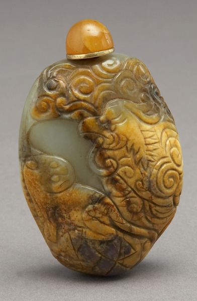 Chinese Qing jade snuff bottledepicting